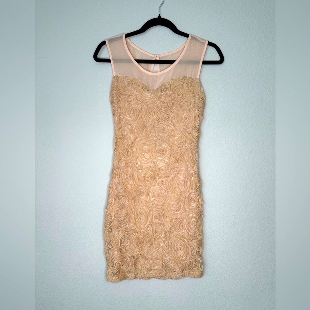 SOPRANO Nordstrom Embroidered Rosette Bodycon Mini Dress Size Juniors Small